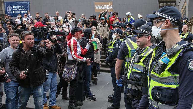 Police face off against a crowd at an anti-vaccine protest in Melbourne. Picture: Ian Currie