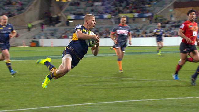 Michael Dowsett soars to score a try.