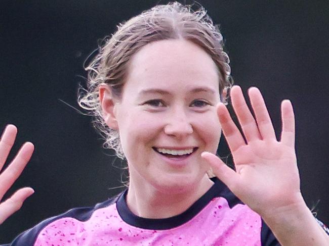 MELBOURNE, AUSTRALIA - NOVEMBER 08: Lauren Cheatle of the Sydney Sixers celebrates after getting the wicket of Sophie Day of the Melbourne Stars during the WBBL match between Melbourne Stars and Sydney Sixers at Jubilee Park, on November 08, 2023, in Melbourne, Australia. (Photo by Asanka Ratnayake/Getty Images)