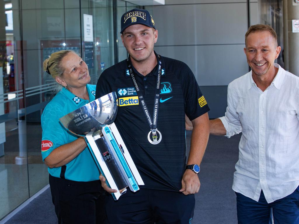 Brisbane Heat’s Josh Brown with his mum Kris and dad Shane at Brisbane Airport. Picture: Nigel Hallett