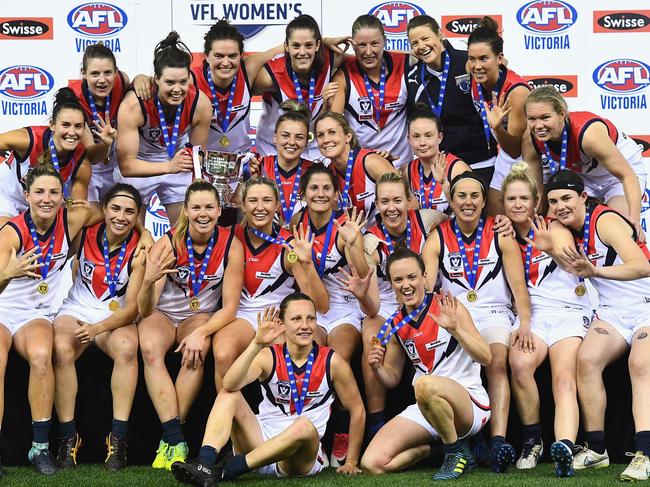 MELBOURNE, AUSTRALIA - SEPTEMBER 24:  Darebin celebrate winning the VFL Women's Grand Final match between Diamond Creek and Darebin at Etihad Stadium on September 24, 2017 in Melbourne, Australia.  (Photo by Quinn Rooney/Getty Images)