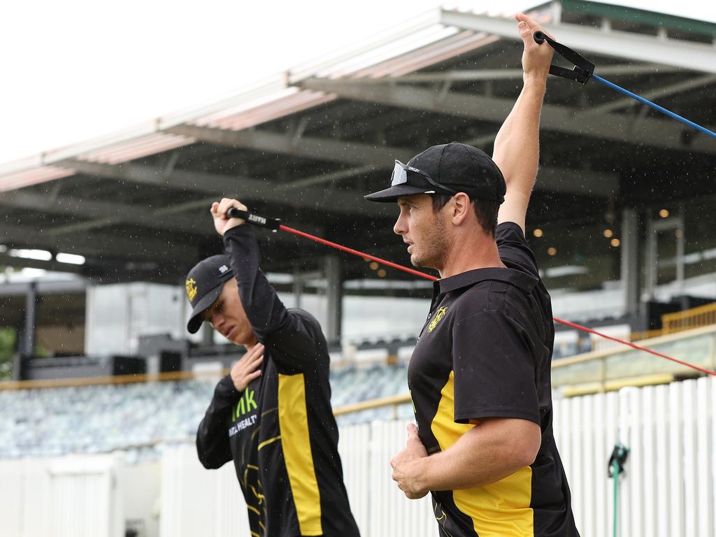 Hilton Cartwright warms up on Tuesday morning, the day after his dramatic mid-innings retirement to attend his second child’s birth. Picture: Getty Images