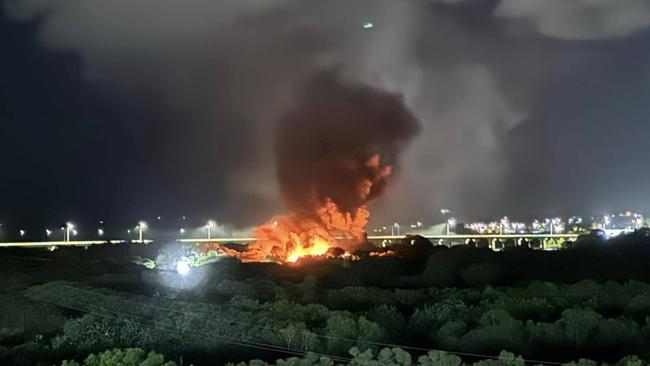 (Wide) Fire on Hume Street, East Mackay broke out spreading fumes into residential areas late at night on january 26, 2025