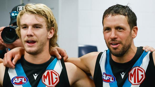 Boak is mentoring Horne-Francis. (Photo by Dylan Burns/AFL Photos via Getty Images)