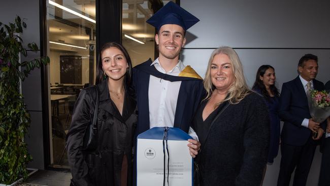 05-10-2023 Deakin University Accounting and Finance Graduation. Siena Butyn, Max Healy and Cherie Healy