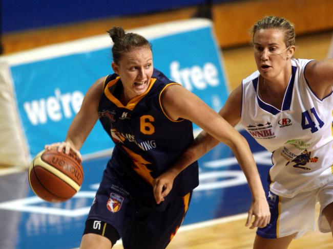 Women's basketball - Adelaide Lightning v Bulleen WNBL match at the Distinctive Homes Dome. Lauren King takes on Anna Crosswhite.