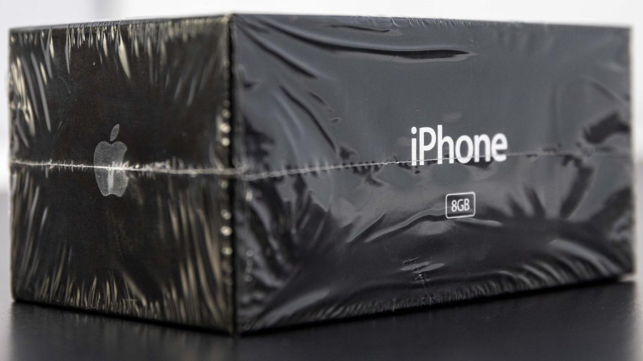 Why a first generation iPhone from 2007 sold for $92K | news.com.au ...