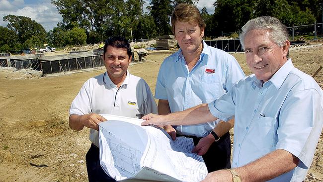 Firestar boss Tony Lenan (centre)