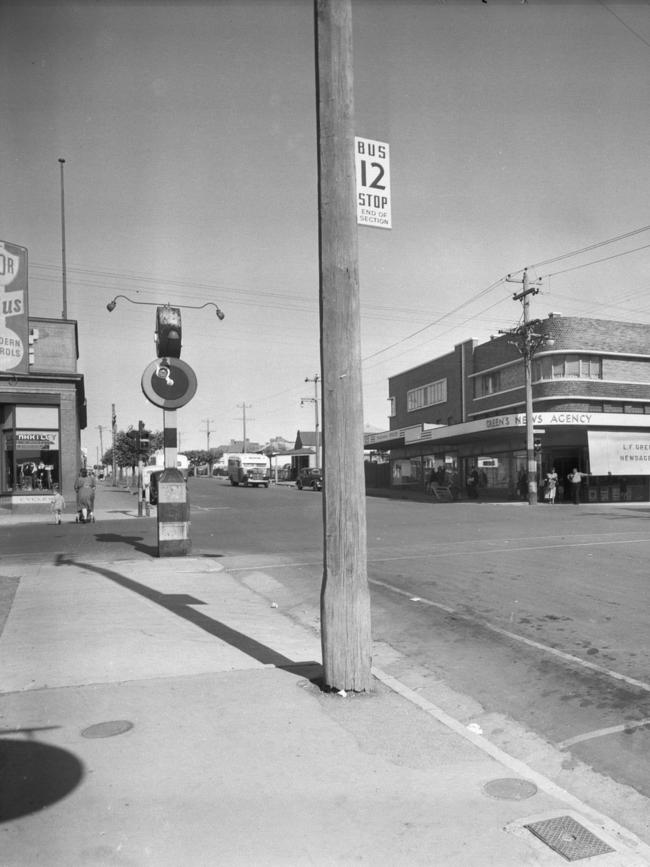 A Marshalite traffic light at the corner of Bell and High streets in Preston around 1949. Picture: Lyle Fowler, State Library of Victoria