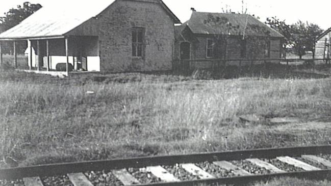 The land at Dunheved Farm was compulsorily acquired in the 1940s for the site of the munitions factory. The rail line was used to transport munitions out of the site. Photo, courtesy of Penrith City Library.