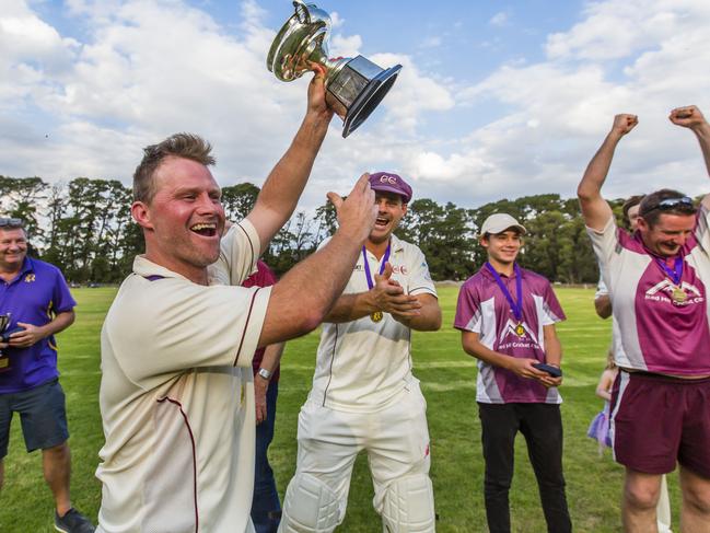 Red Hill champion Simon Dart lifts the premiership cup. Picture: Valeriu Campan