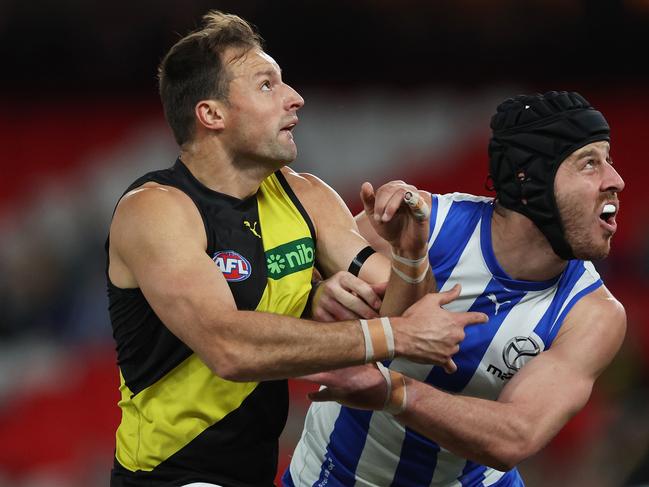 Toby Nankervis and Tristan Xerri grapple in the ruck. Picture: Daniel Pockett/Getty Images.