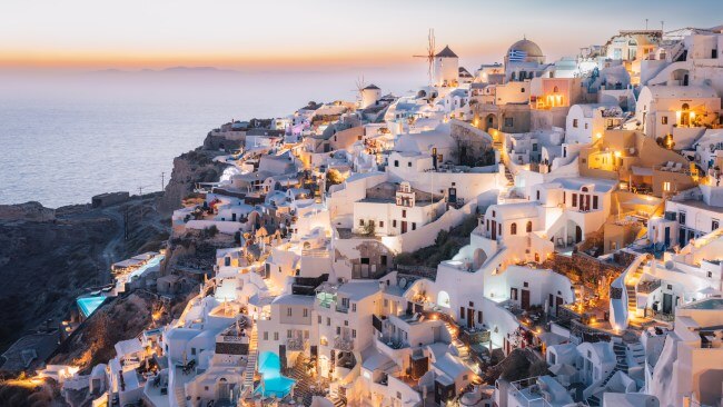 7 月飞往希腊的旅行者比 2019 年的旅行者多支付了 90%。图片：盖蒂图片社