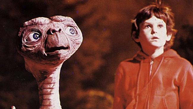  12/09/1996 PIRATE: 1982. ET character and child actor Henry Thomas in a scene from the film E.T. the Extra-Terrestrial. 