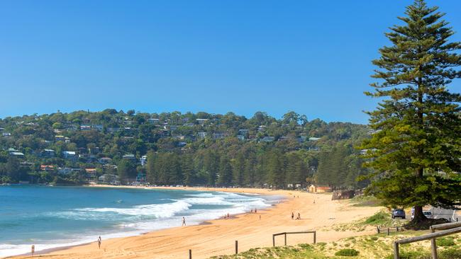 Which Australian TV serial is set in Summer Bay?
