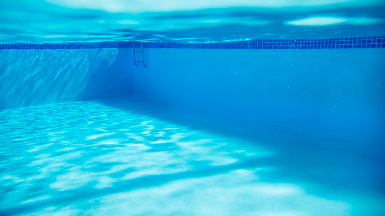 ADVICE: Top Tips for Swimming Pool Etiquette - Deakin and Blue