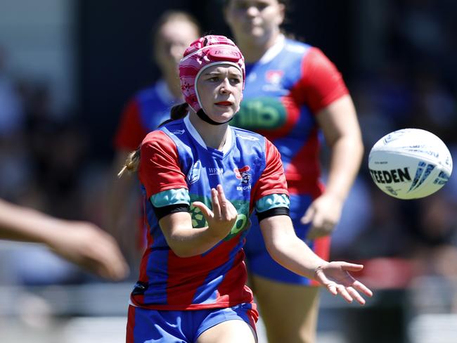 Isla Hodgson passes at the line. Picture: Michael Gorton