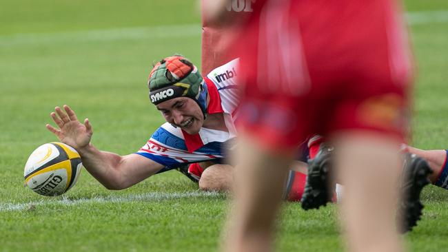 Hunter player Alex Johnston scores a try