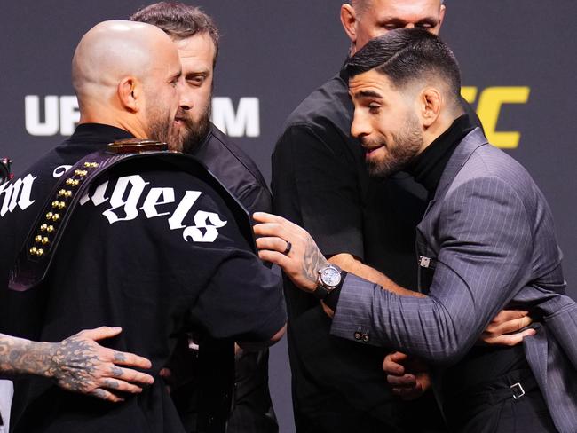 LAS VEGAS, NEVADA - DECEMBER 15: (L-R) Opponents Alexander Volkanovski and Ilia Topuria face off during the UFC 2024 seasonal press conference at MGM Grand Garden Arena on December 15, 2023 in Las Vegas, Nevada. (Photo by Chris Unger/Zuffa LLC via Getty Images)