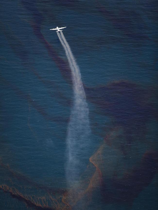 C130 plane spraying dispersant over the oil leaked from the Deepwater Horizon wellhead in the Gulf of Mexico. Credit: Daniel Beltrá