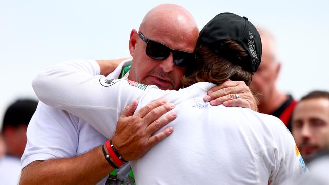 Philippe Bianchi embraces Fernando Alonso.