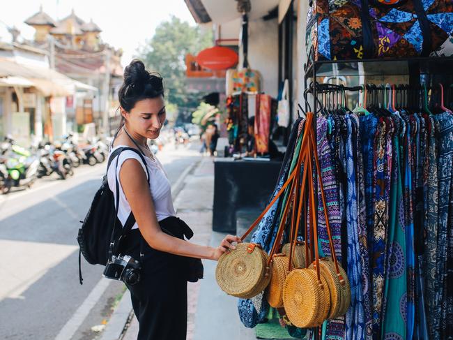 Aussie tourists are being warned to take extra care with how they wear handbags when walking along streets in Bali.