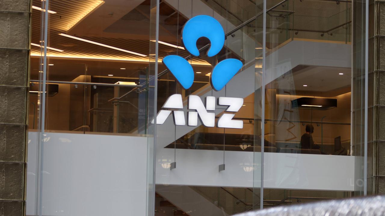 A Sydney man lost $130,000 after he was scammed by criminals claiming to be from the ANZ. Picture: NCA NewsWire / Damian Shaw