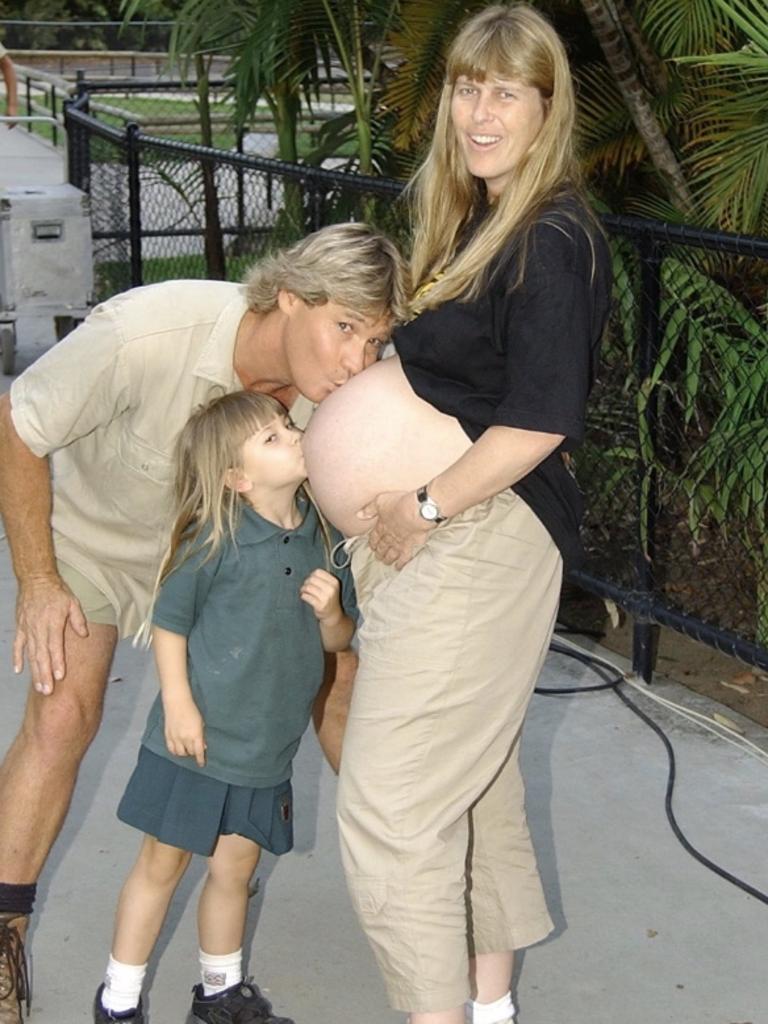 Bindi kissing her mother‘s belly with her father Steve Irwin. Picture: Instagram