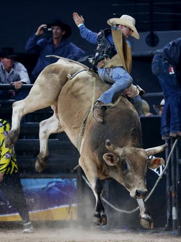 Bull riders wow crowd in Cairns | Herald Sun