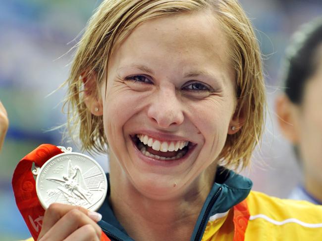 Libby with her silver medal for the women’s 100m Freestyle Final at the 2008 Beijing Olympic Games.