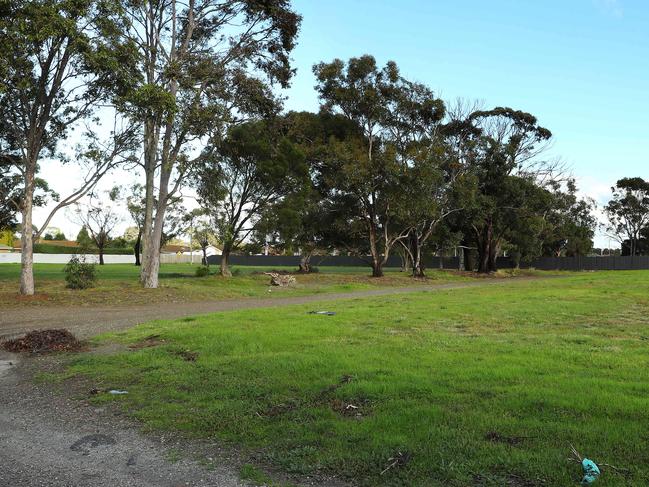 Land on Hendy St that used to be Flinders Peak Secondary College is still yet to be sold, more than a decade after initally closing. Picture: Alison Wynd