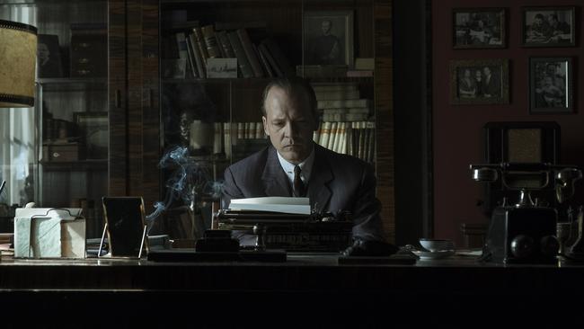 Peter Sarsgaard in Mr Jones.