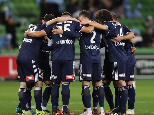 MELBOURNE, AUSTRALIA - APRIL 17: The Victory huddle during the A-League match between Melbourne City FC and the Melbourne Victory at AAMI Park, on April 17, 2021, in Melbourne, Australia. (Photo by Graham Denholm/Getty Images)