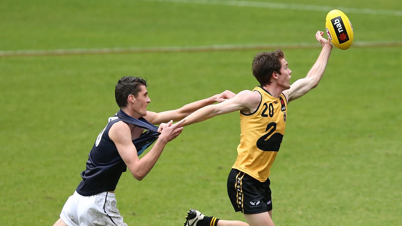 Luke Foley reaches for the ball. Photo: Paul Kane/Getty Images