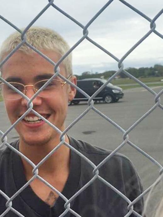 Bieber was snapped chatting to fans earlier at Maroochydore Airport on the Sunshine Coast. Picture: Twitter