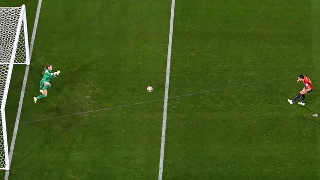 Earps saved the penalty. (Photo by FRANCK FIFE / AFP)