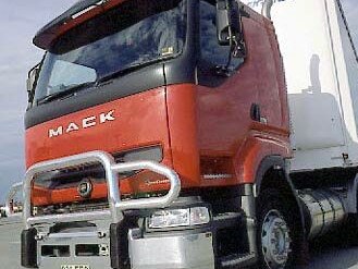 OCTOBER 2000 : Quantum Mack Truck 10/00.Motor Vehicle