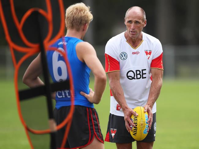 Tony Lockett working in his coaching role.