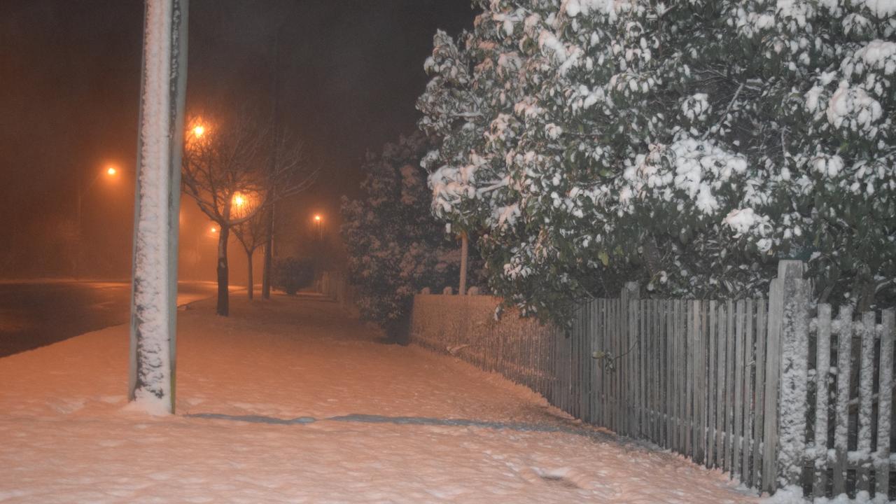 A thick blanket of snow covered Wallangarra Rd at about 4:30am on July 17, 2015. Photo: Alex Nolan / Stanthorpe Border Post