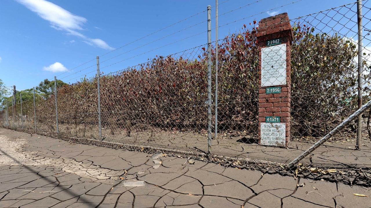 News Courier Mail, Bundaberg 3.2.2013, The old flood marker in East Bundaberg Quay St. Photo Paul Beutel