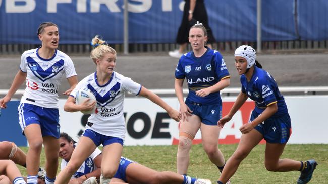 Kayla Henderson runs with the ball for Canterbury. Picture: Sean Teuma.