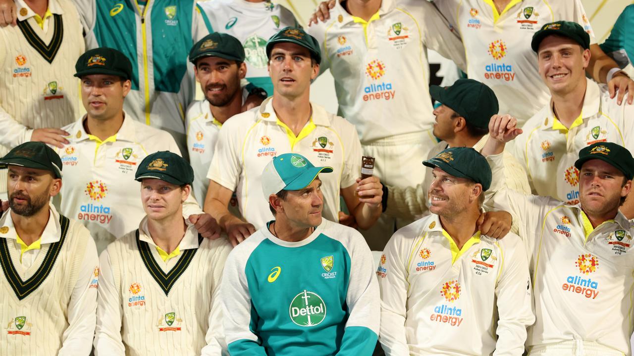 Justin Langer with the Australian team. Photo by Robert Cianflone/Getty Images