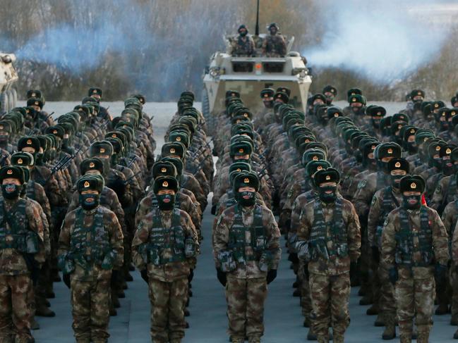 TOPSHOT - This photo taken on January 4, 2021 shows Chinese People's Liberation Army (PLA) soldiers assembling during military training at Pamir Mountains in Kashgar, northwestern China's Xinjiang region. (Photo by STR / AFP) / China OUT