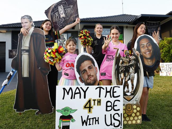 DAILY TELEGRAPH OCTOBER 1, 2024. Sisters from left Taylah Pagnamenta, 12, Harlow Pagnamenta, 6, Kiara Pagnamenta, 16, Makayla Cosentini, 13,and Havana Pagnamenta, 12, at their Panthers decorated home in South Penrith ahead of the NRL Grand Final. Jonathan Ng