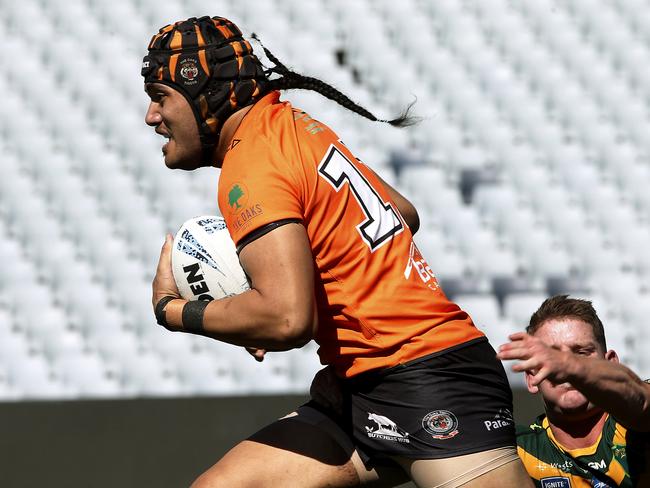 The Oak's Challis Tupuola  with the ball. Reserve Grade  Grand Final. The Oaks Tigers (orange and Black ) v Mittagong Lions (green and gold). Macarthur Rugby League Grand Final Day. Picture: John Appleyard