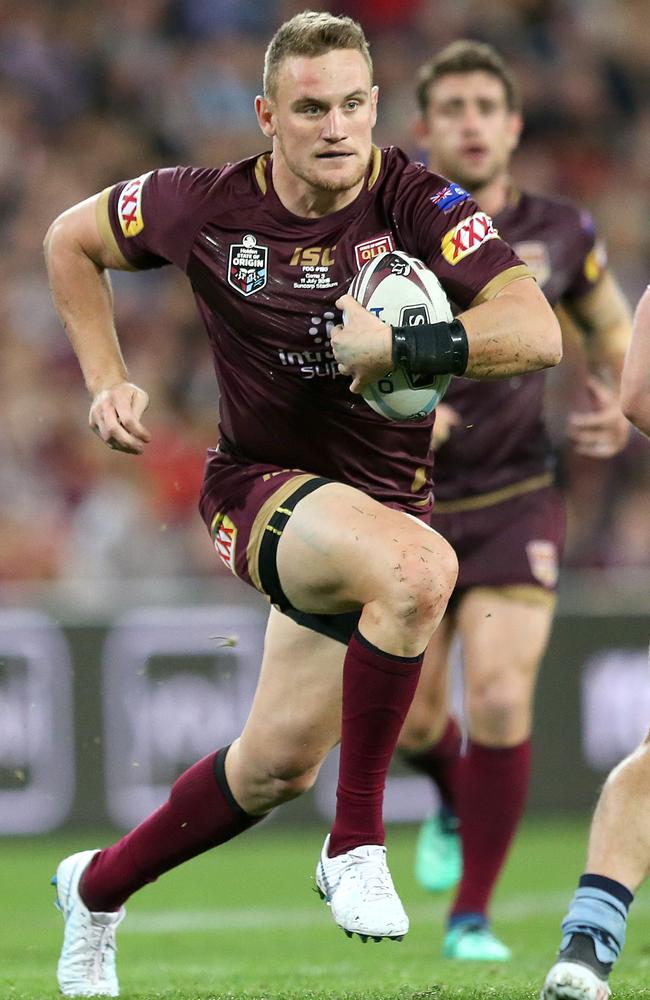 Coen Hess of the Maroons runs with the ball during Game 3 of the 2018 State of Origin series. (AAP Image/Jono Searle)