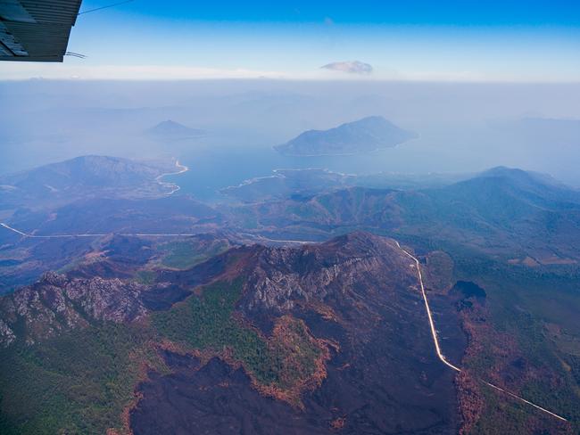 2019 Tasmanian bush fires. Eliza Plateau Walking Track, Scotts Peak Dam Road, and Lake Pedder, Celtic Hill Fire - at Southwest National Park. . Picture - LUKE TSCHARKE / PAR AVION
