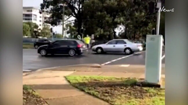 Pool noodle man directs Sydney storm traffic