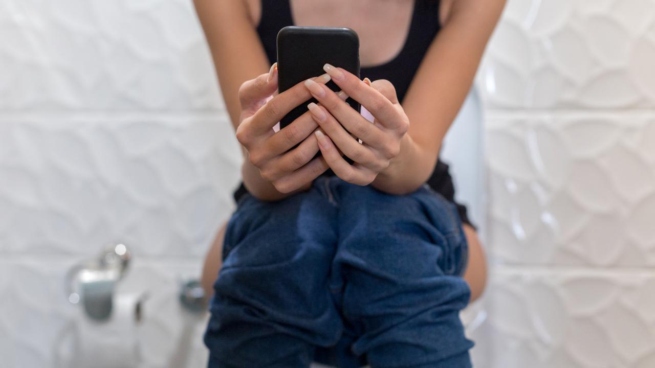 If you’re looking at your phone while doing a poo, make sure you don’t slouch, says Dr Zac.