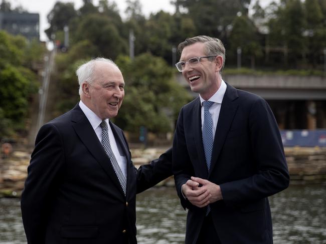 SYDNEY, AUSTRALIA - NewsWire Photos OCTOBER 20, 2022: Former Prime Minister Paul Keating and NSW Premier Dominic Perrottet during a press conference at Barangaroo on Thursday. Picture: NCA NewsWire / Nikki Short